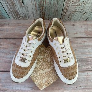 🌀Michael Kors Girl’s Shoes - Size 3🌀